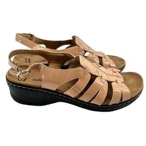 Clarks Collection Lexi Marigold Sandals Nude Strappy Faux Patent Leather size 9
